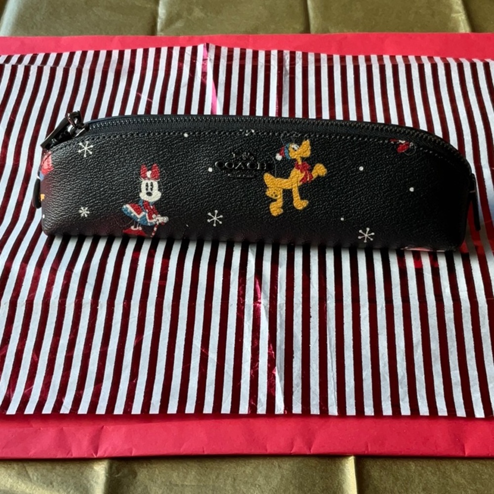 🎁 DISNEY X COACH NOTEBOOK & PENCIL CASE & DUSTCOVER WITH HOLIDAY PRINT 🎁 - Picture 6 of 16